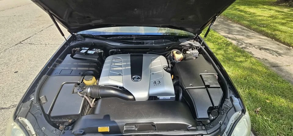 2005 Lexus LS 3rd Gen - Image 16 of 17
