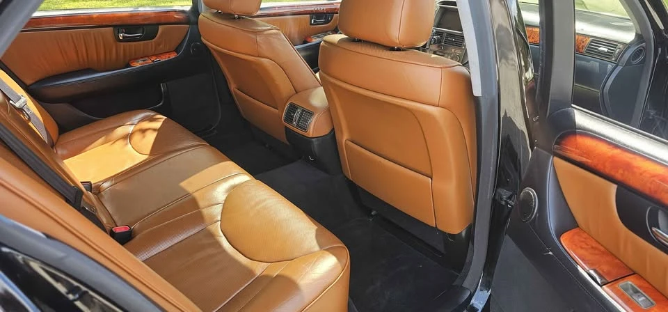 2005 Lexus LS 3rd Gen - Image 12 of 17