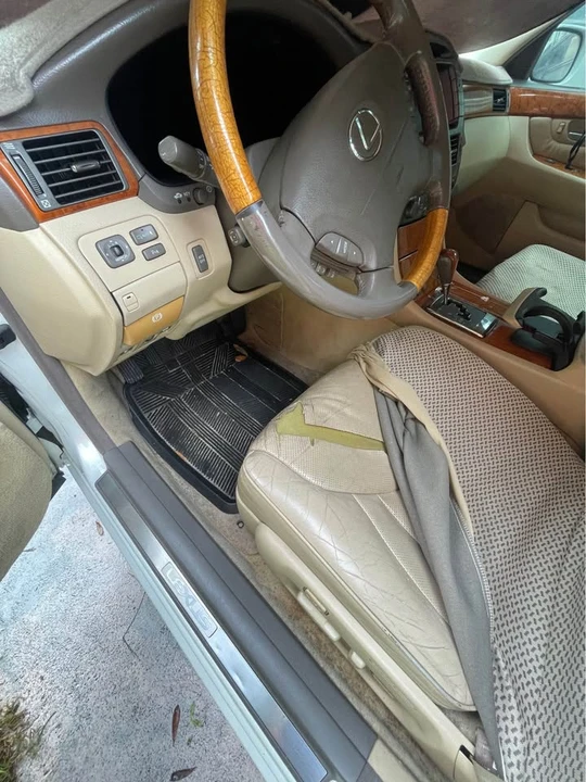 2005 Lexus LS 3rd Gen - Image 11 of 14