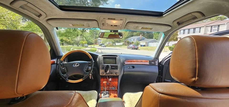 2005 Lexus LS 3rd Gen - Image 13 of 17