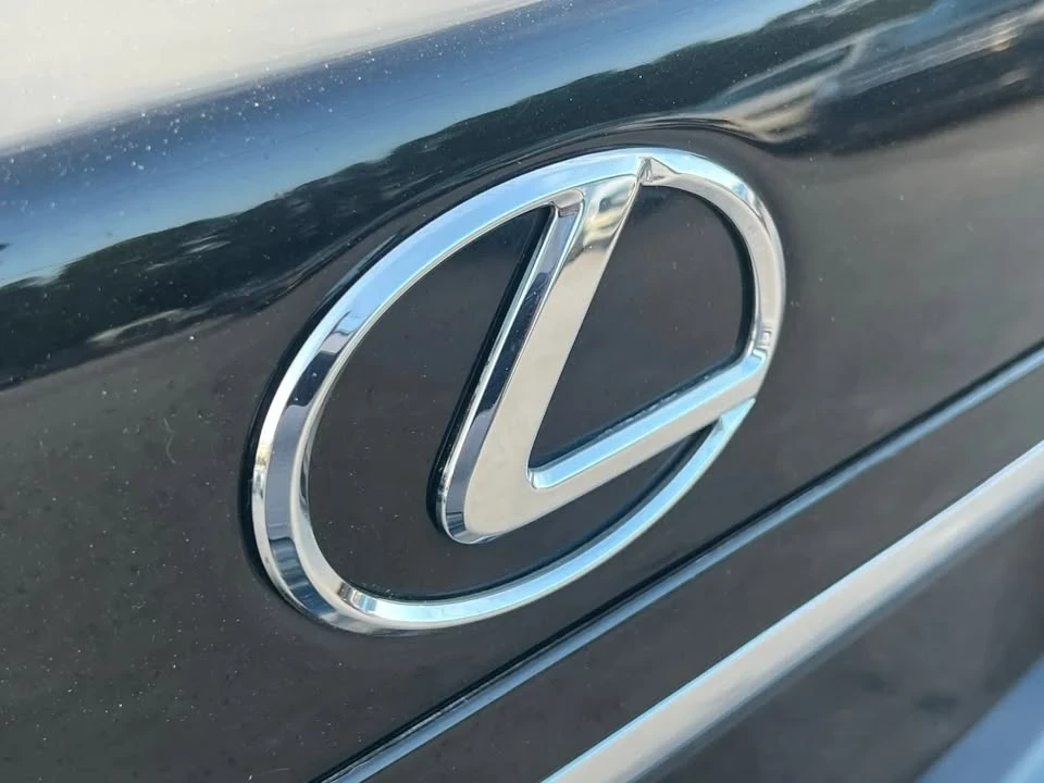 2005 Lexus LS 3rd Gen - Image 11 of 14