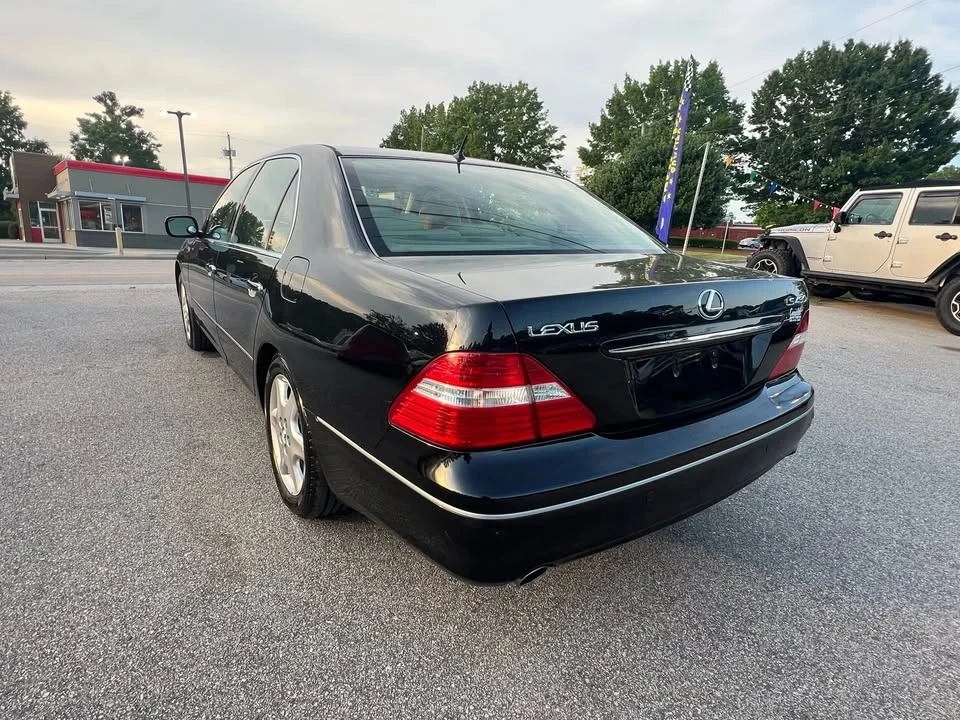 2005 Lexus LS 3rd Gen - Image 9 of 14
