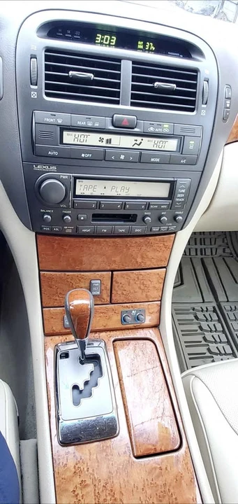 2005 Lexus LS 3rd Gen - Image 8 of 15