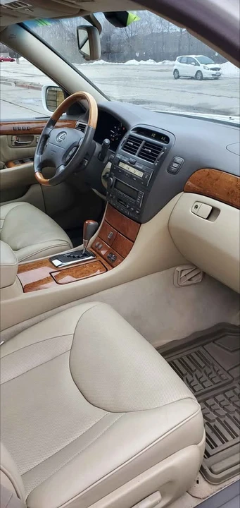 2005 Lexus LS 3rd Gen - Image 9 of 15