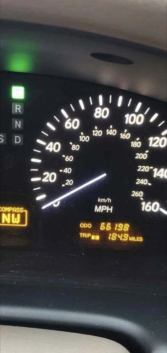 2005 Lexus LS 3rd Gen - Image 7 of 15