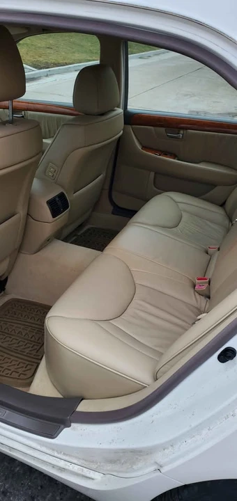 2005 Lexus LS 3rd Gen - Image 13 of 15
