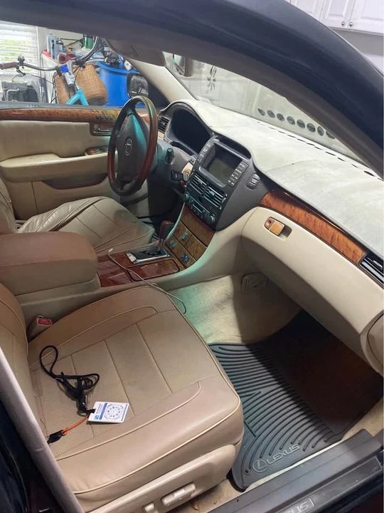 2005 Lexus LS 3rd Gen - Image 3 of 3