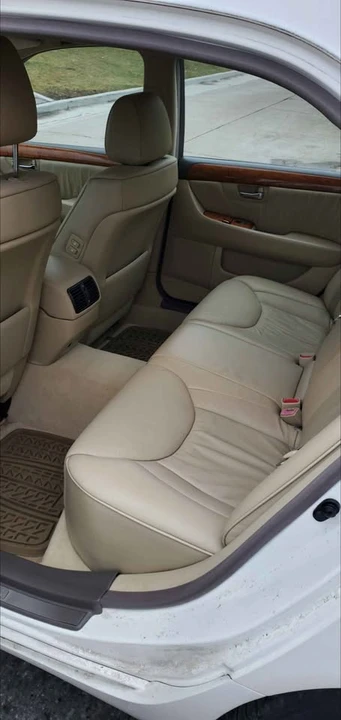 2005 Lexus LS 3rd Gen - Image 11 of 15