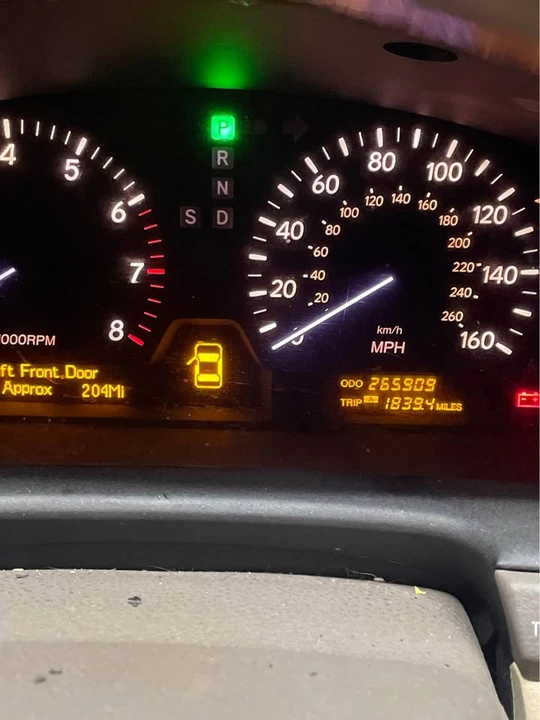 2005 Lexus LS 3rd Gen - Image 2 of 3
