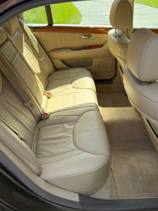 2005 Lexus LS 3rd Gen - Image 14 of 20