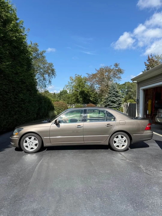 2005 Lexus LS 3rd Gen - Image 4 of 20