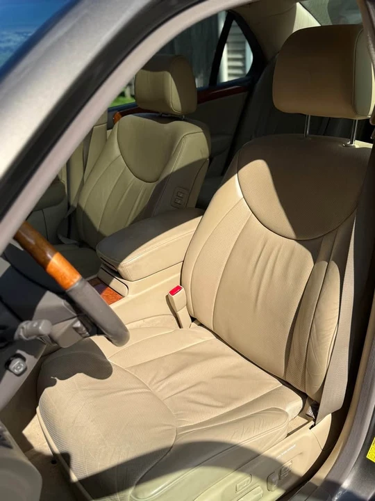 2005 Lexus LS 3rd Gen - Image 10 of 20