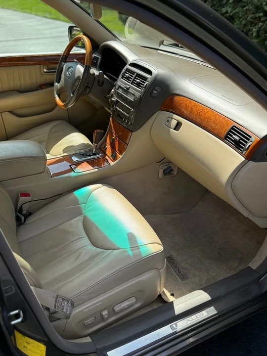 2005 Lexus LS 3rd Gen - Image 11 of 20