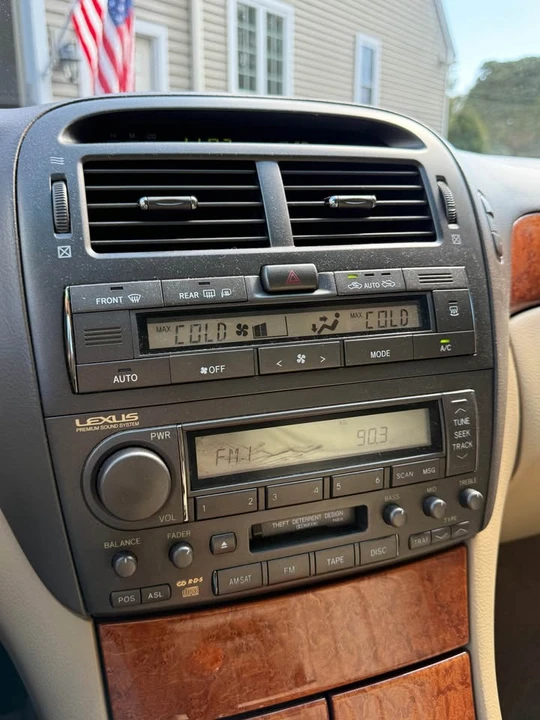 2005 Lexus LS 3rd Gen - Image 8 of 20