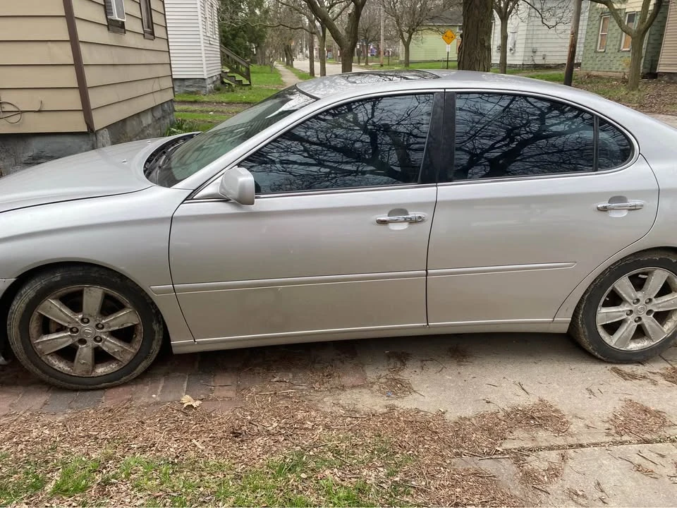 2005 Lexus LS 3rd Gen - Image 3 of 5