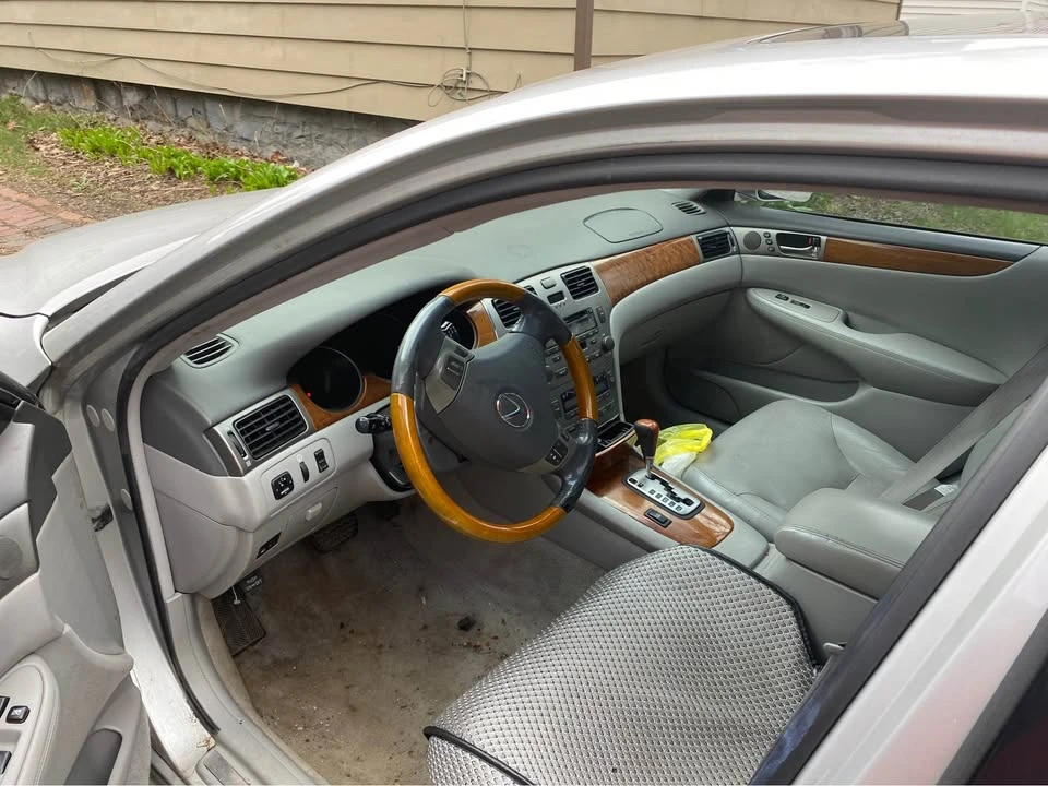 2005 Lexus LS 3rd Gen - Image 2 of 5