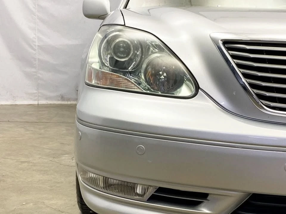 2005 Lexus LS 3rd Gen - Image 11 of 20