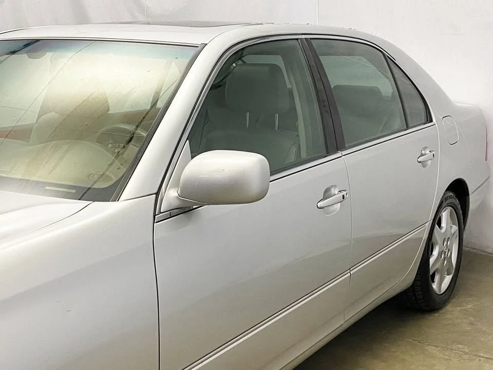 2005 Lexus LS 3rd Gen - Image 2 of 20
