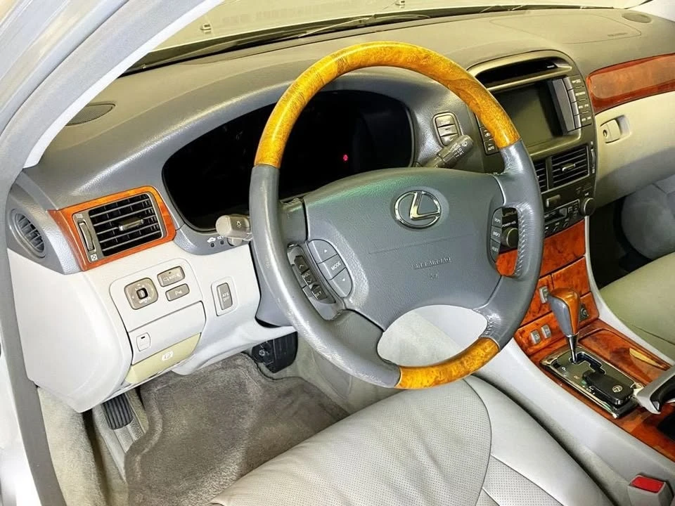 2005 Lexus LS 3rd Gen - Image 19 of 20