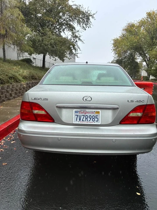2005 Lexus LS 3rd Gen - Image 4 of 10