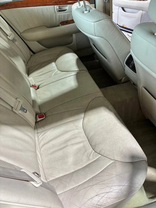 2005 Lexus LS 3rd Gen - Image 6 of 10