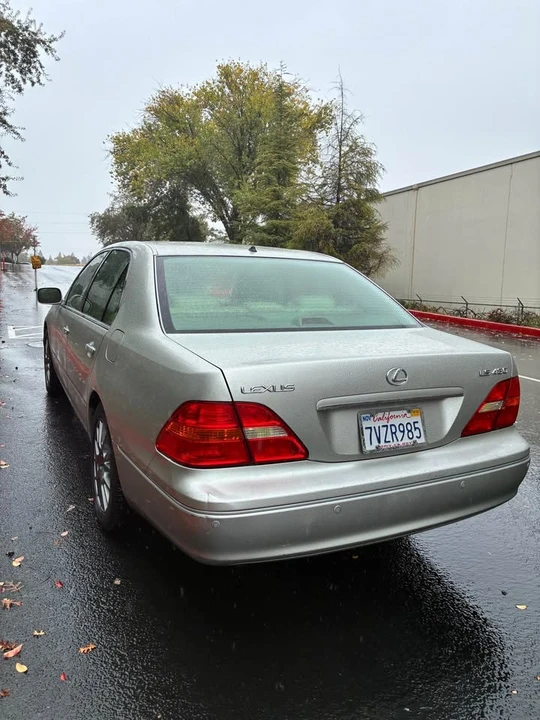 2005 Lexus LS 3rd Gen - Image 3 of 10
