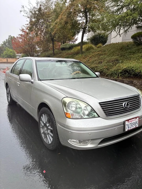2005 Lexus LS 3rd Gen - Image 7 of 10