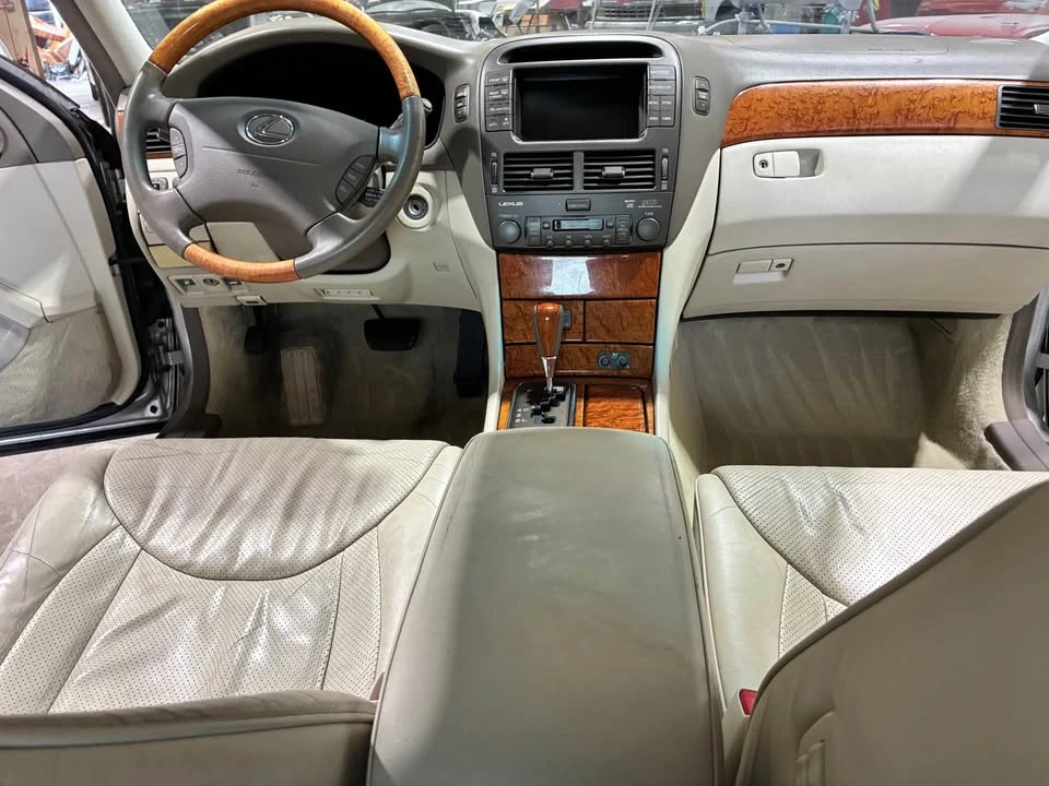 2005 Lexus LS 3rd Gen - Image 5 of 10