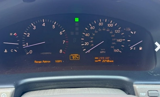 2005 Lexus LS 3rd Gen - Image 5 of 10