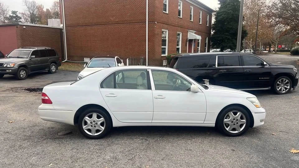 2005 Lexus LS 3rd Gen - Image 3 of 19