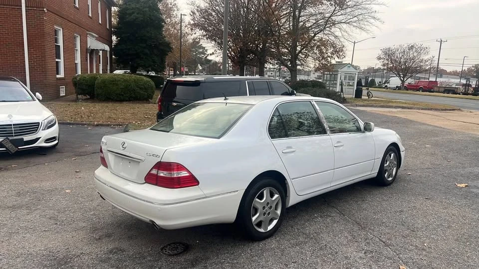 2005 Lexus LS 3rd Gen - Image 4 of 19