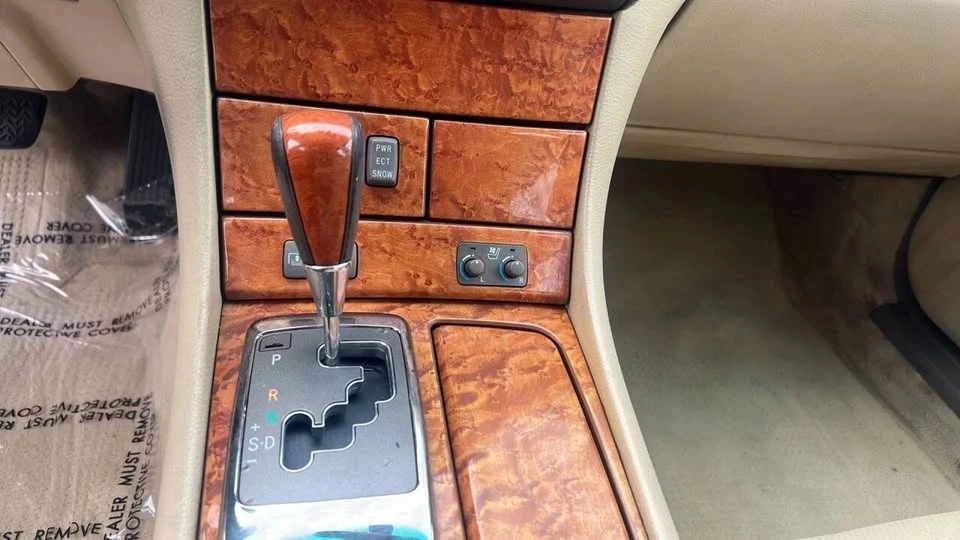 2005 Lexus LS 3rd Gen - Image 12 of 19