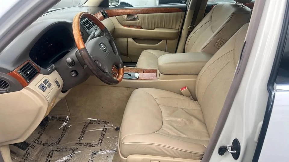 2005 Lexus LS 3rd Gen - Image 10 of 19