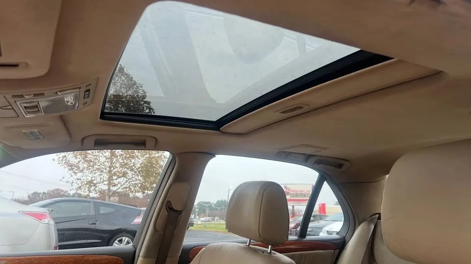 2005 Lexus LS 3rd Gen - Image 14 of 19