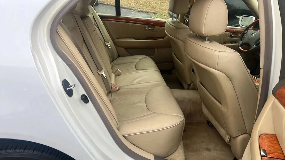 2005 Lexus LS 3rd Gen - Image 18 of 19