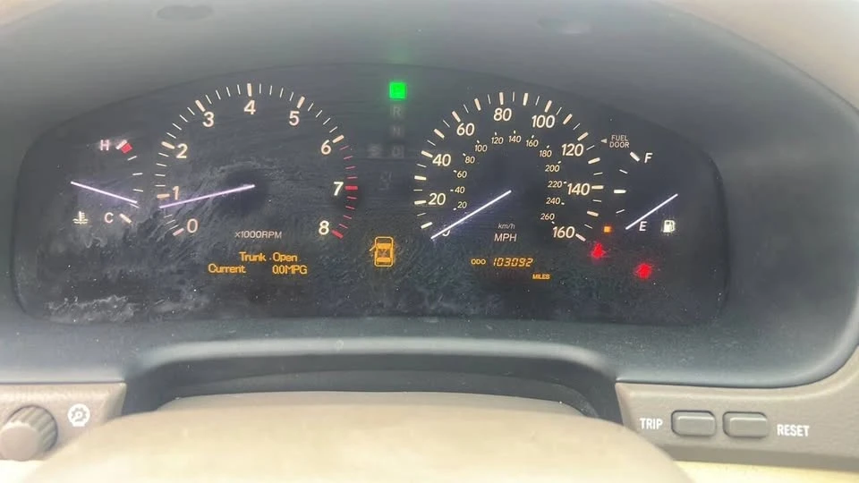 2005 Lexus LS 3rd Gen - Image 13 of 19
