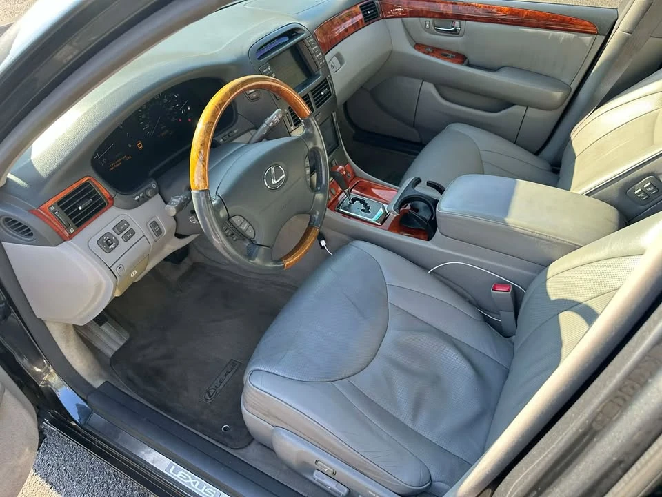 2005 Lexus LS 3rd Gen - Image 11 of 20