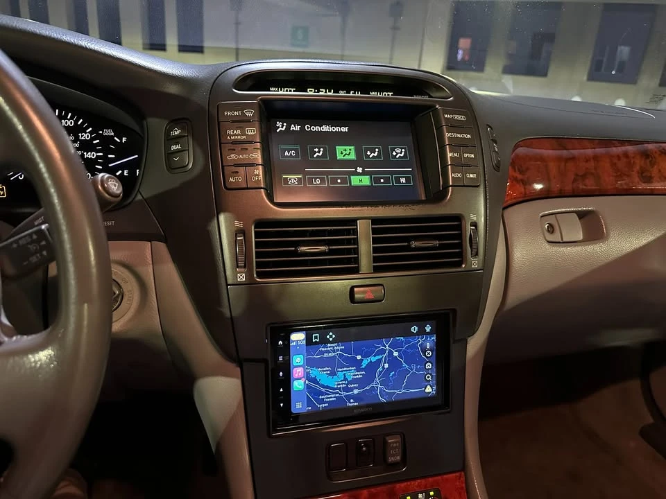2005 Lexus LS 3rd Gen - Image 18 of 20