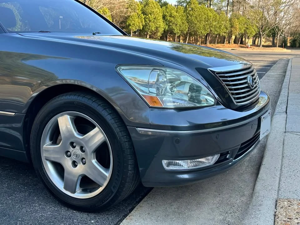 2005 Lexus LS 3rd Gen - Image 10 of 20