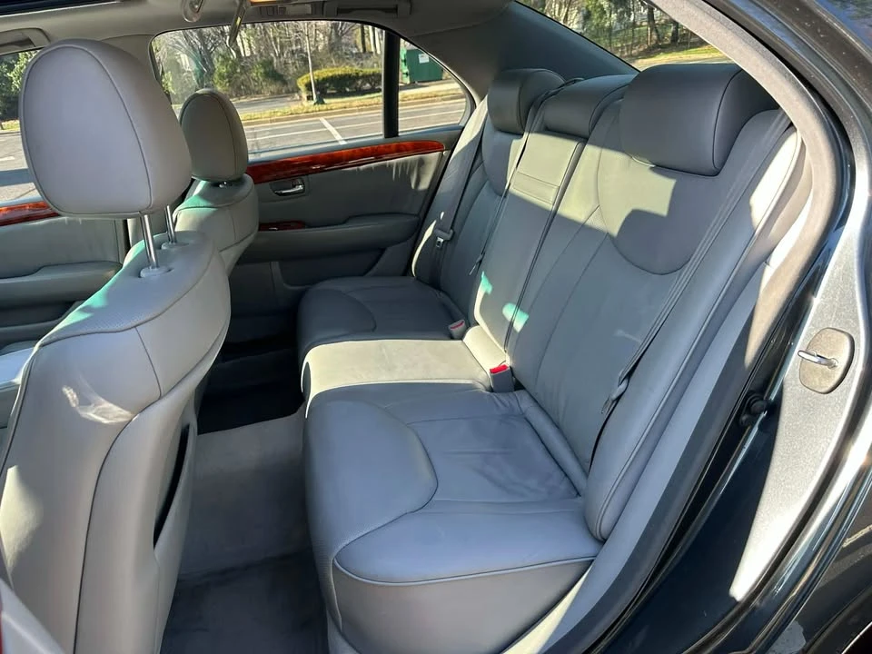 2005 Lexus LS 3rd Gen - Image 15 of 20