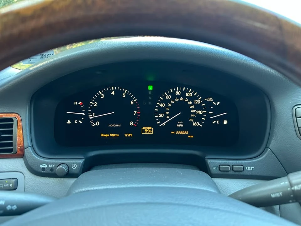 2005 Lexus LS 3rd Gen - Image 17 of 20