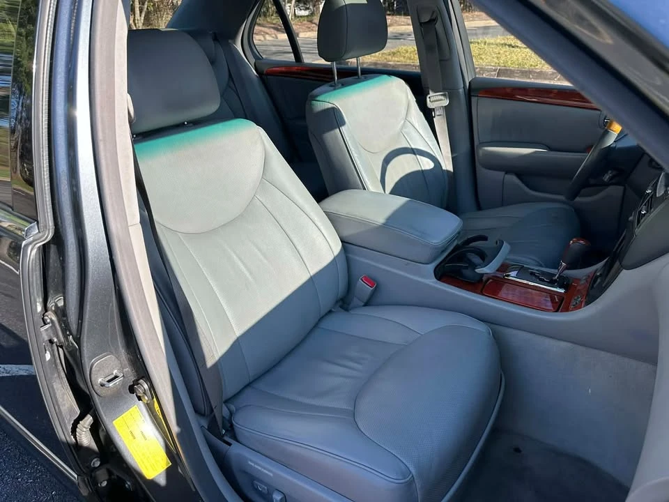 2005 Lexus LS 3rd Gen - Image 13 of 20