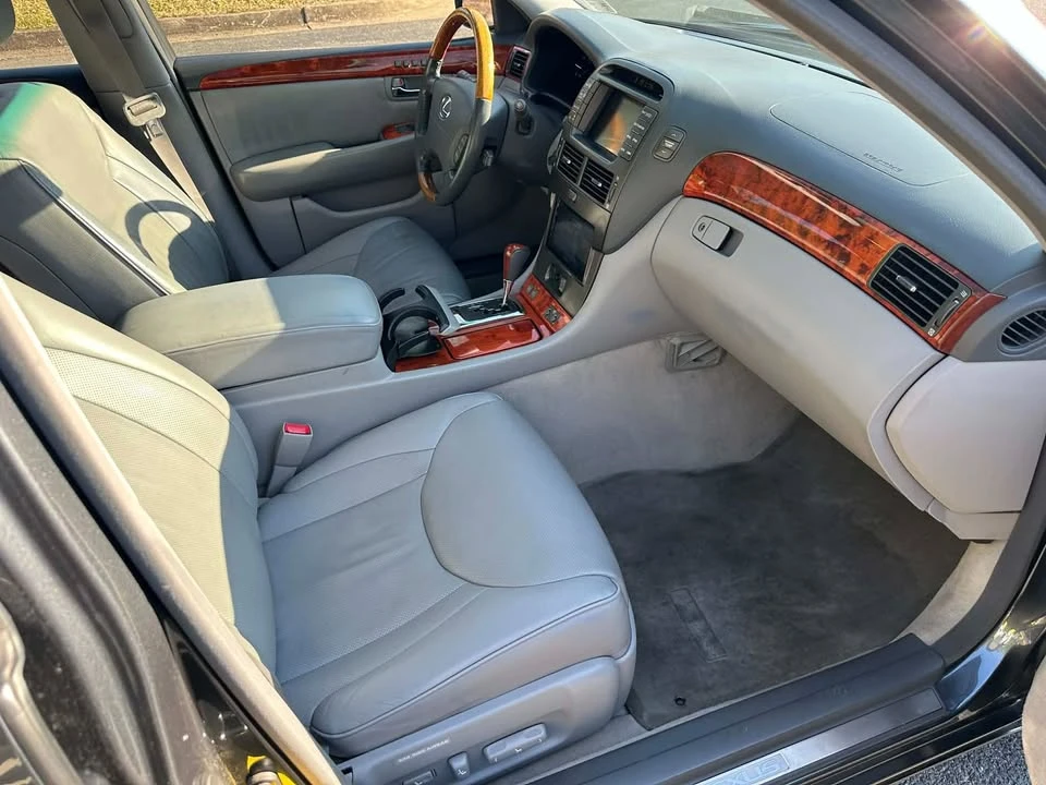 2005 Lexus LS 3rd Gen - Image 14 of 20