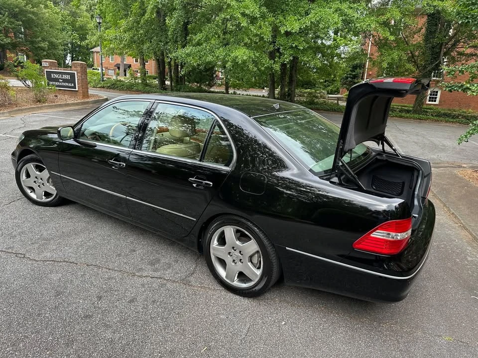 2005 Lexus LS 3rd Gen - Image 13 of 20