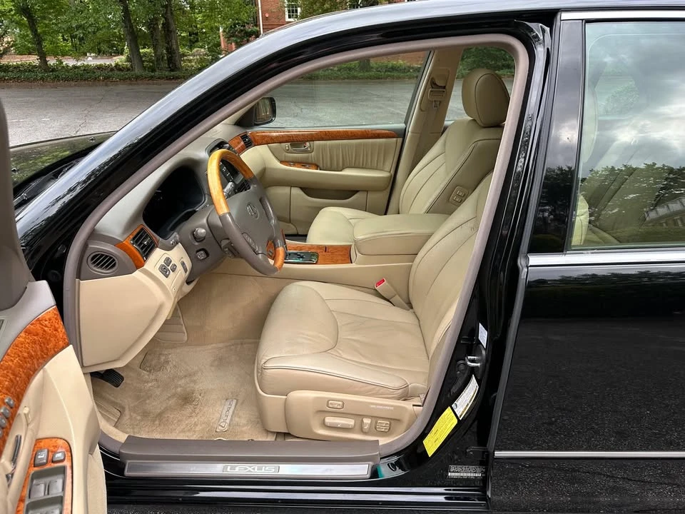 2005 Lexus LS 3rd Gen - Image 17 of 20