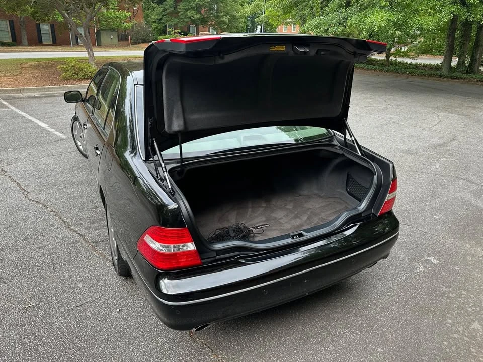 2005 Lexus LS 3rd Gen - Image 12 of 20