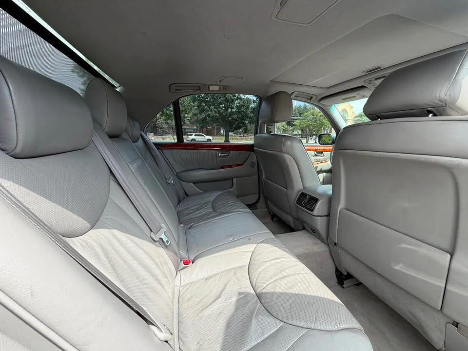 2005 Lexus LS 3rd Gen - Image 13 of 13