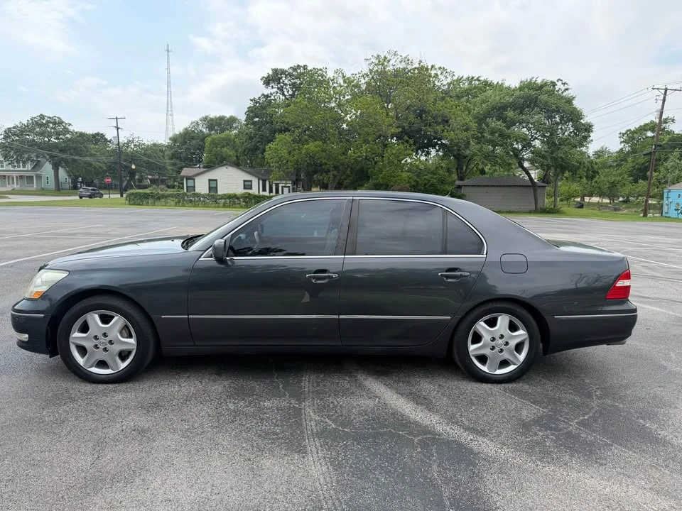 2005 Lexus LS 3rd Gen - Image 9 of 13