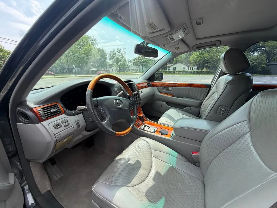 2005 Lexus LS 3rd Gen - Image 10 of 13