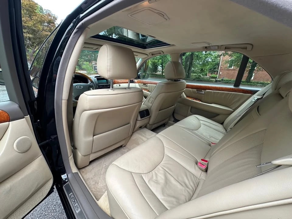 2005 Lexus LS 3rd Gen - Image 15 of 20